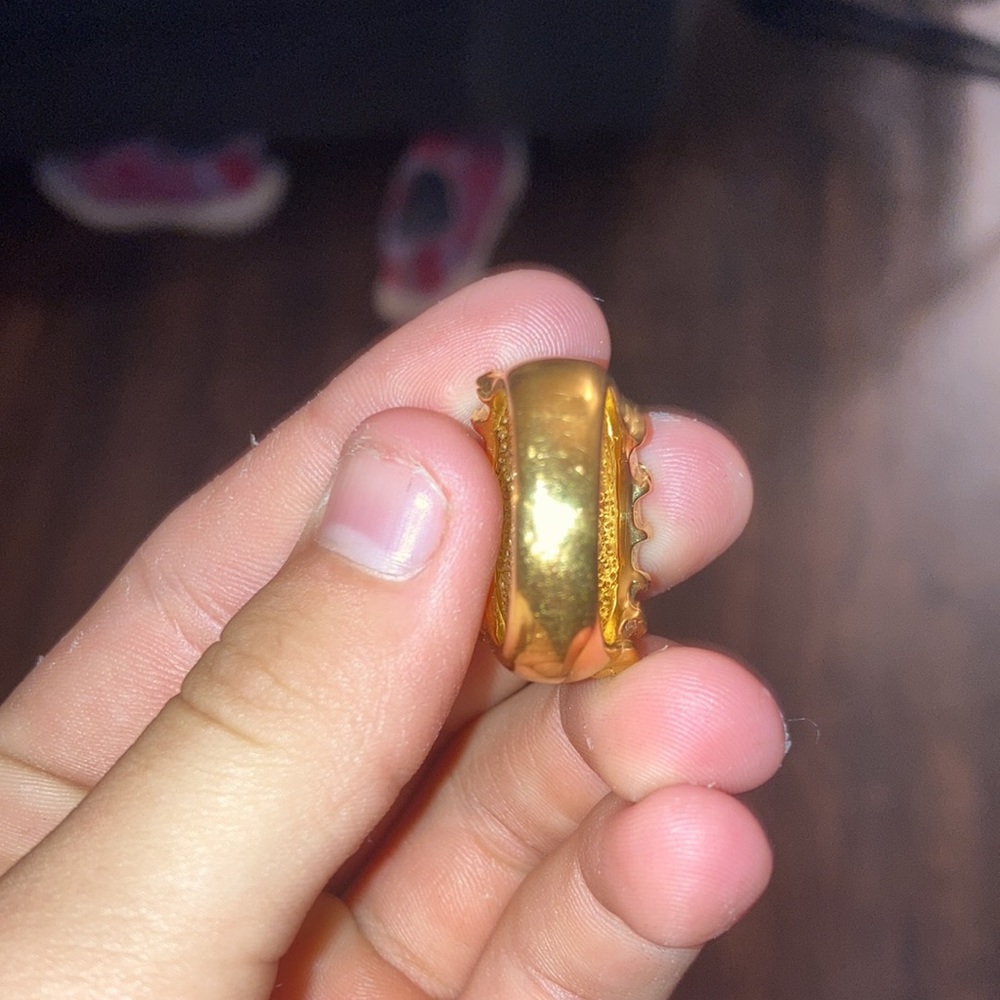 Gold ring - Picture 3 of 3